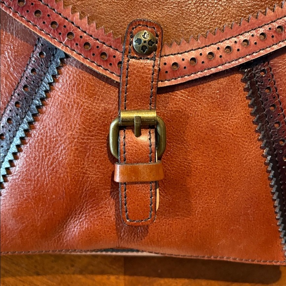 Patricia Nash  leather Crossbody bag cut out leather trim  brown large front poc - Picture 3 of 13